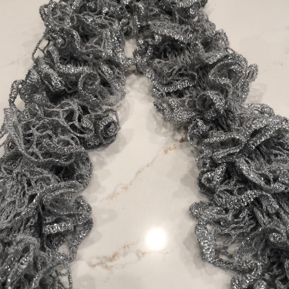 Hand knit scarf - Picture 3 of 3